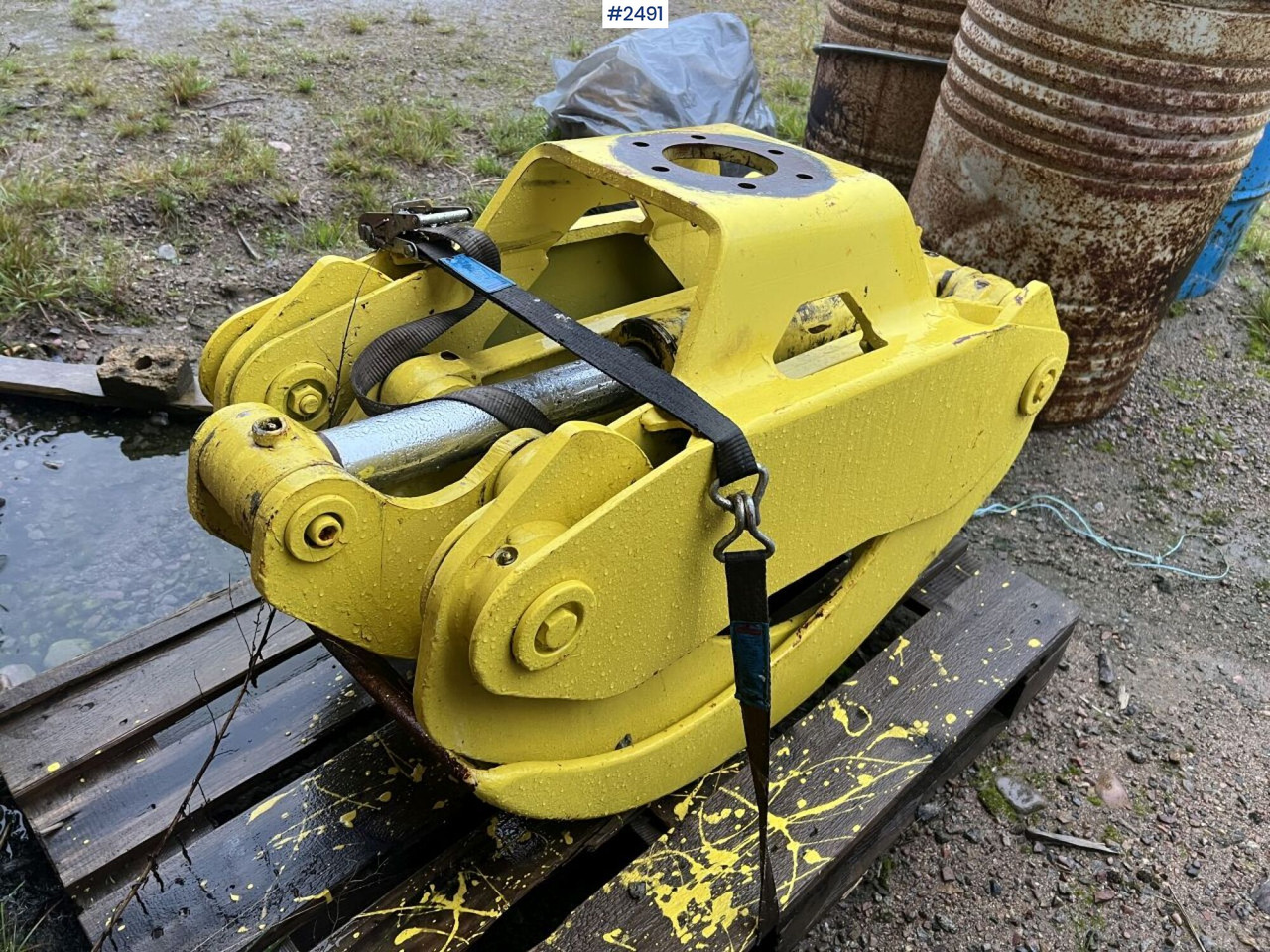 John Deere Logging Grapple SG 042 - Forestry equipment: picture 1 John Deere Logging Grapple SG 042 - Forestry equipment: picture 1