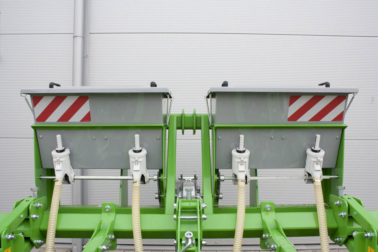 BOMET FERTILISEUR LIQUIDE POUR BINEUSE P 470 W - 3 RANGS NEMBUS - Fertilizing equipment: picture 1 BOMET FERTILISEUR LIQUIDE POUR BINEUSE P 470 W - 3 RANGS NEMBUS - Fertilizing equipment: picture 1