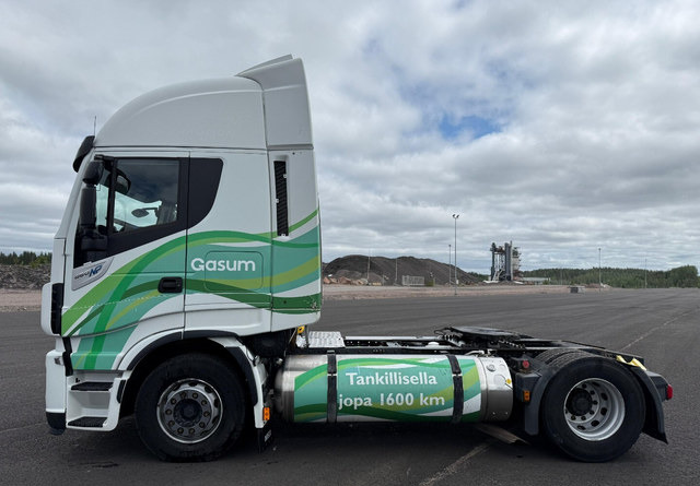 Iveco Stralis 440 4x2 LNG / LBG - Tractor unit: picture 2 Iveco Stralis 440 4x2 LNG / LBG - Tractor unit: picture 2