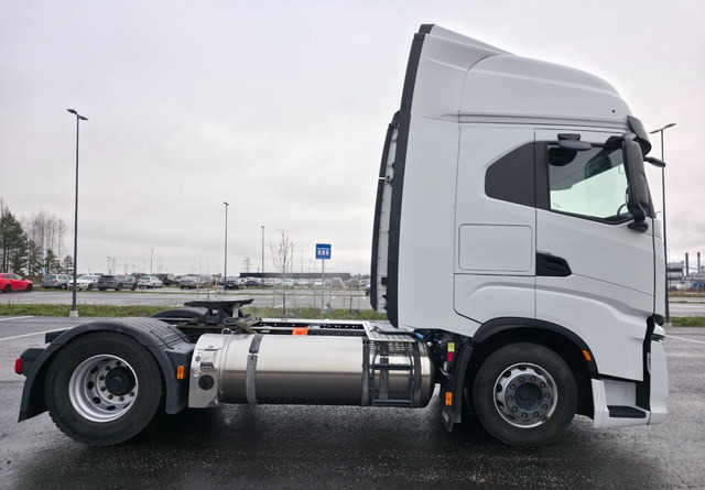 IvecoS-Way 460 4x2 LNG / LBG - Tractor unit: picture 5 IvecoS-Way 460 4x2 LNG / LBG - Tractor unit: picture 5