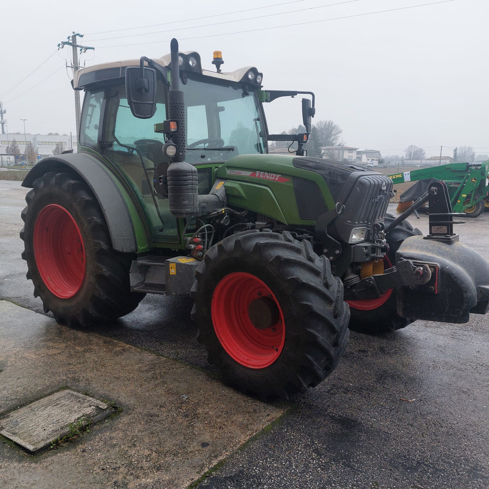 FENDT 211 - Farm tractor: picture 4 FENDT 211 - Farm tractor: picture 4