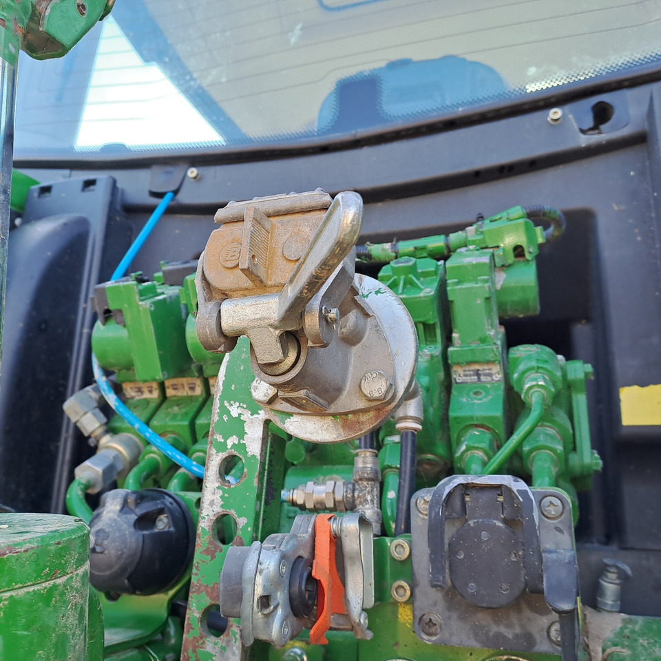 JOHN DEERE 6215R - ASTA AGRIBERTOCCHI - Farm tractor: picture 4 JOHN DEERE 6215R - ASTA AGRIBERTOCCHI - Farm tractor: picture 4