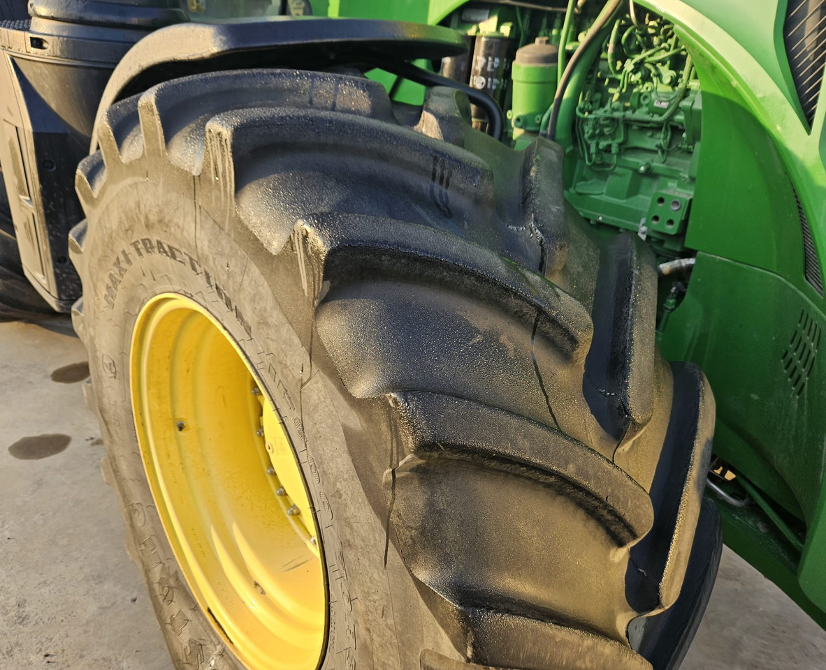 JOHN DEERE 8320R - Farm tractor: picture 5 JOHN DEERE 8320R - Farm tractor: picture 5