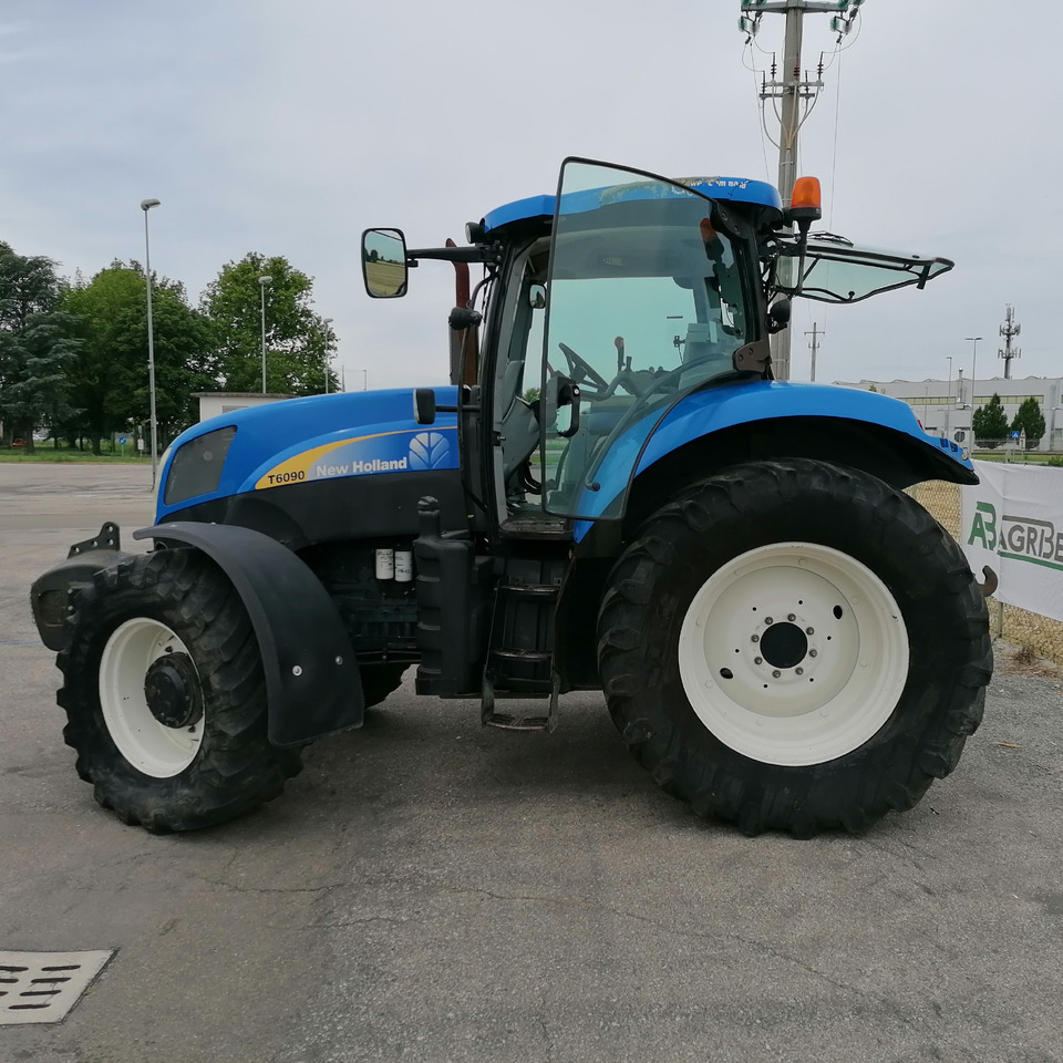 Farm tractor NEW HOLLAND 6090: picture 6