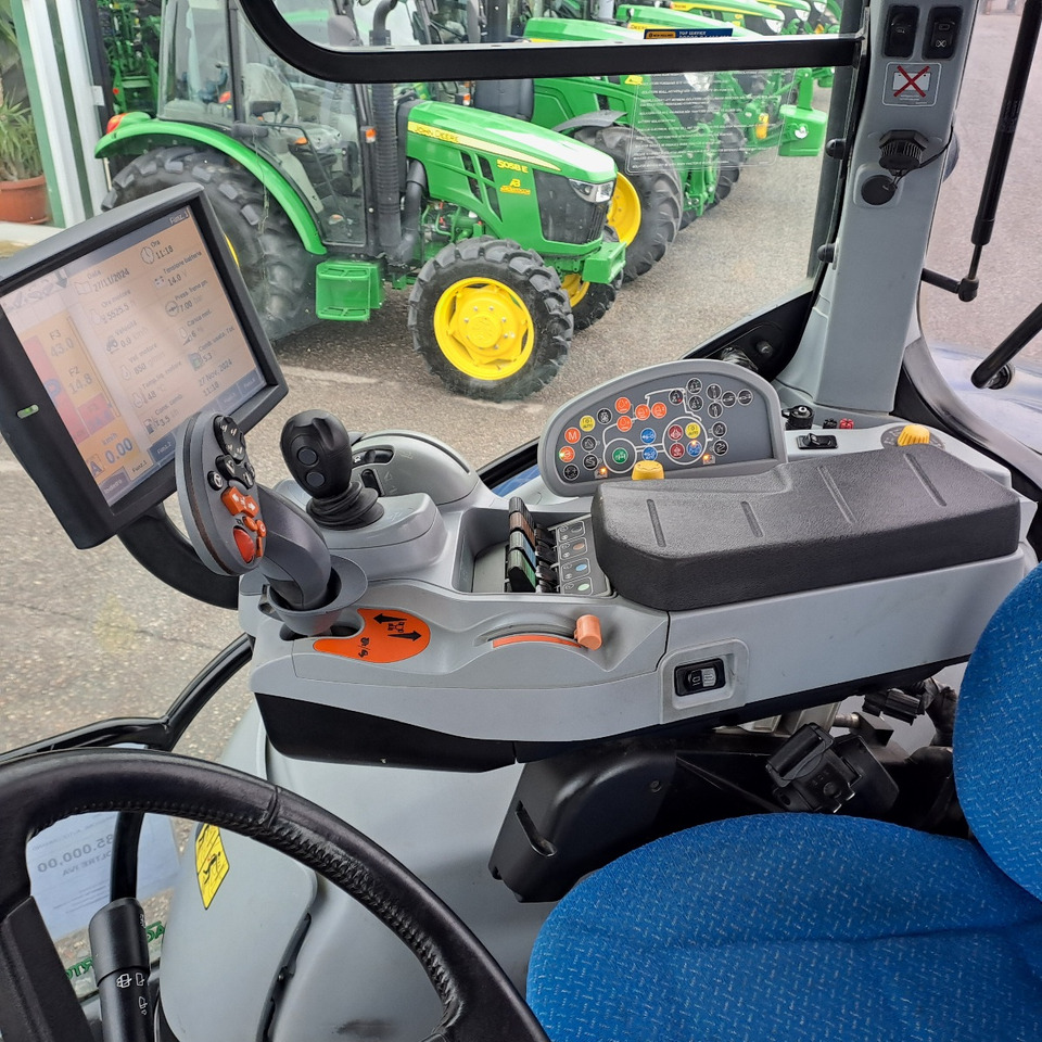 NEW HOLLAND T7.270 BLUEPOWER - Farm tractor: picture 4 NEW HOLLAND T7.270 BLUEPOWER - Farm tractor: picture 4