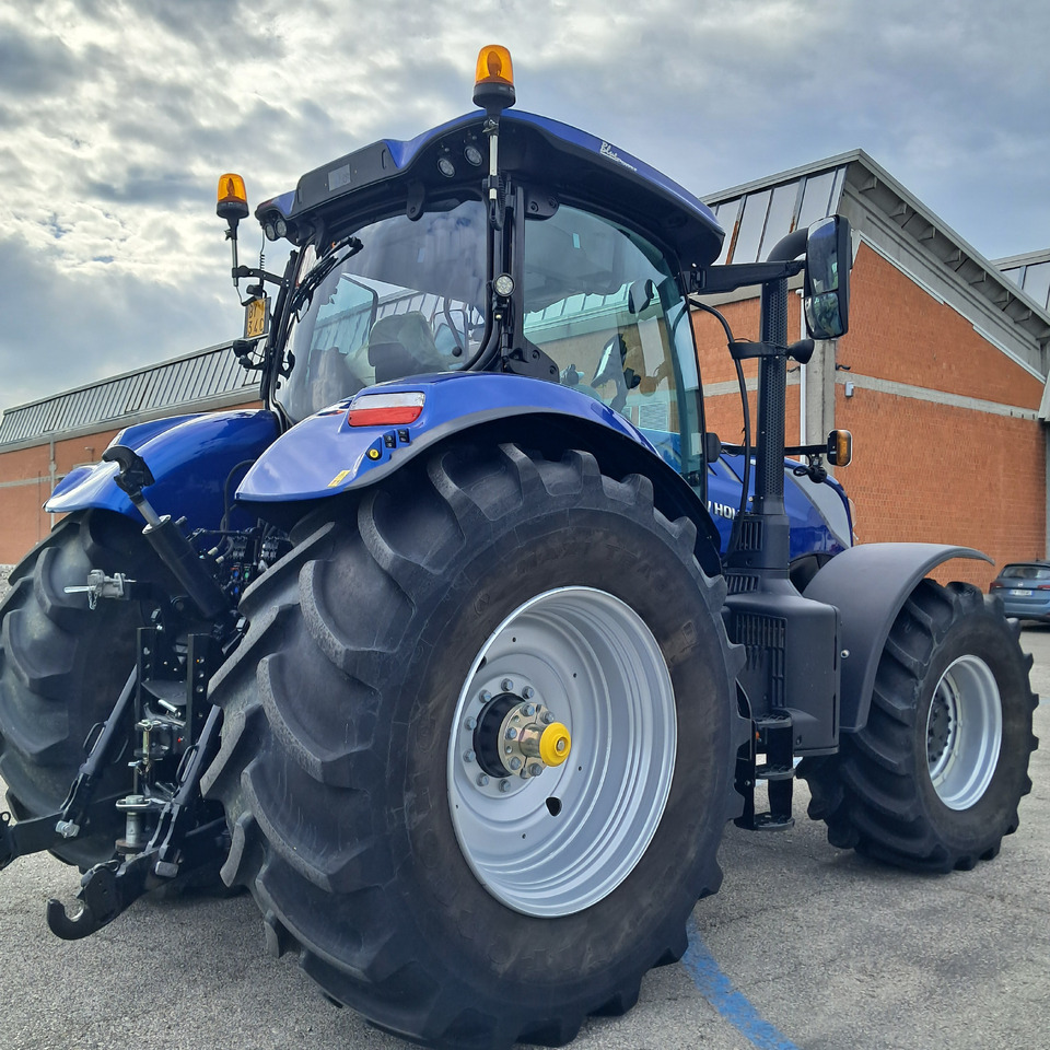 NEW HOLLAND T7 270 - Farm tractor: picture 5 NEW HOLLAND T7 270 - Farm tractor: picture 5