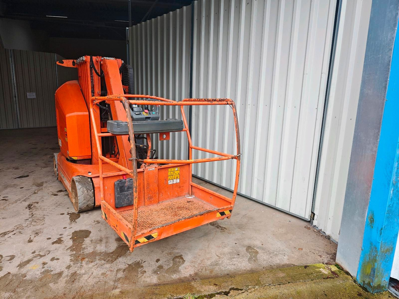 JLG Toucan 12E - Vertical mast lift: picture 2 JLG Toucan 12E - Vertical mast lift: picture 2
