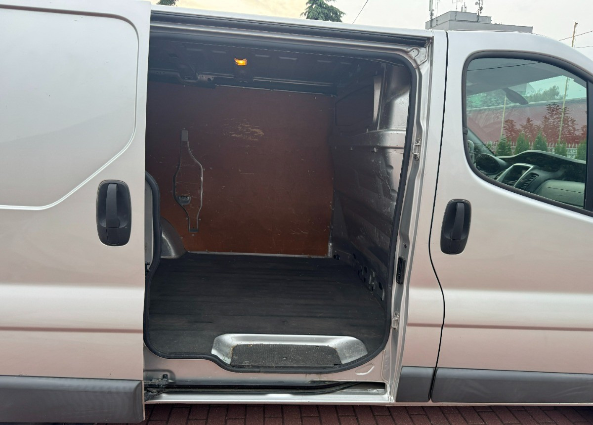 Opel Vivaro L1H1 Blaszak 3 osobowy Klimatyzacja - Panel van: picture 4 Opel Vivaro L1H1 Blaszak 3 osobowy Klimatyzacja - Panel van: picture 4
