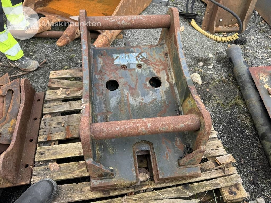 Adapterfäste S70 - B30 - Quick coupler for Construction machinery: picture 2 Adapterfäste S70 - B30 - Quick coupler for Construction machinery: picture 2