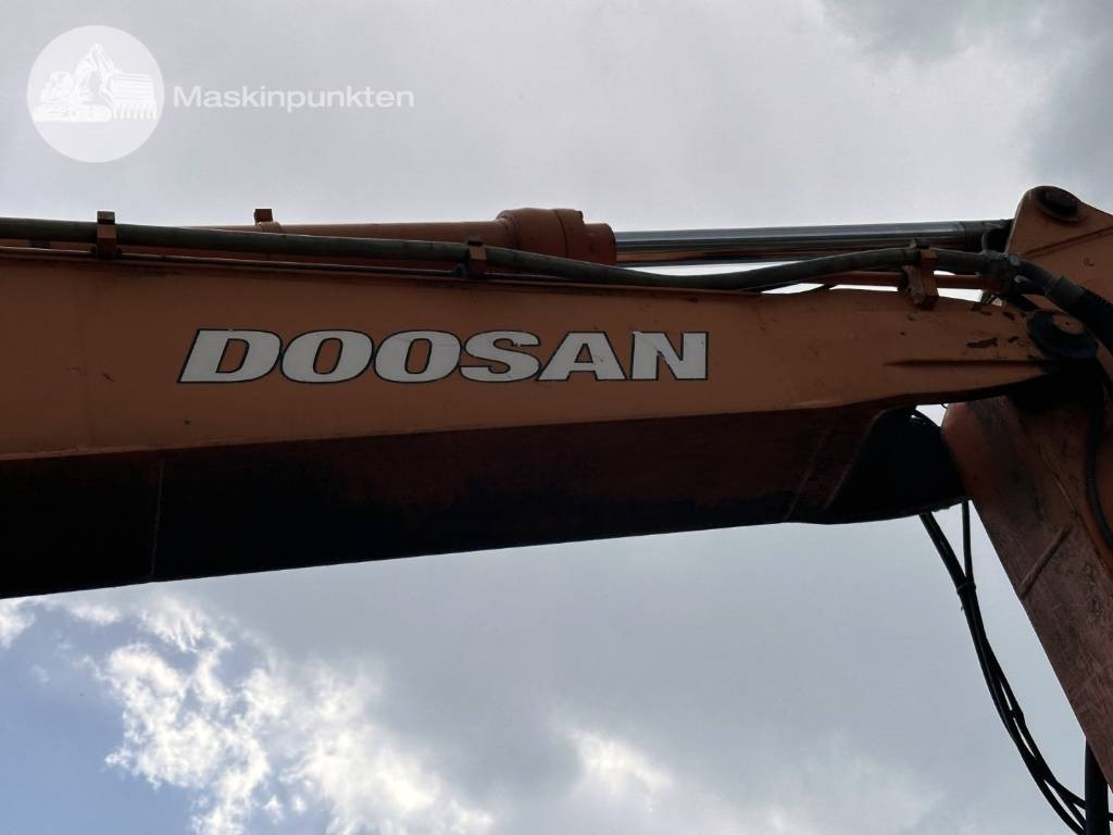 Crawler excavator Doosan Solar 140 LC V: picture 19