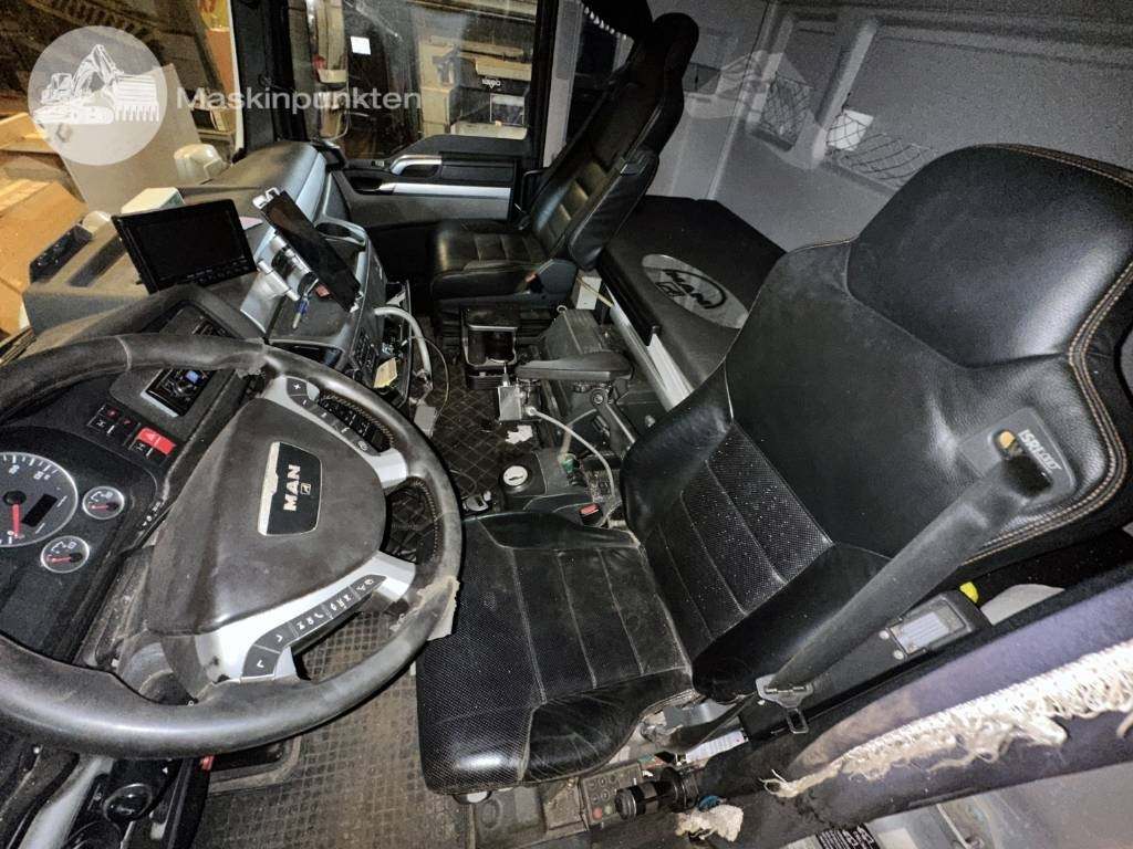 Hook lift truck MAN TGX 35.540: picture 12