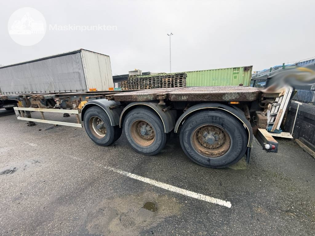 Schweriner CS 40 - Container transporter/ Swap body semi-trailer: picture 1 Schweriner CS 40 - Container transporter/ Swap body semi-trailer: picture 1