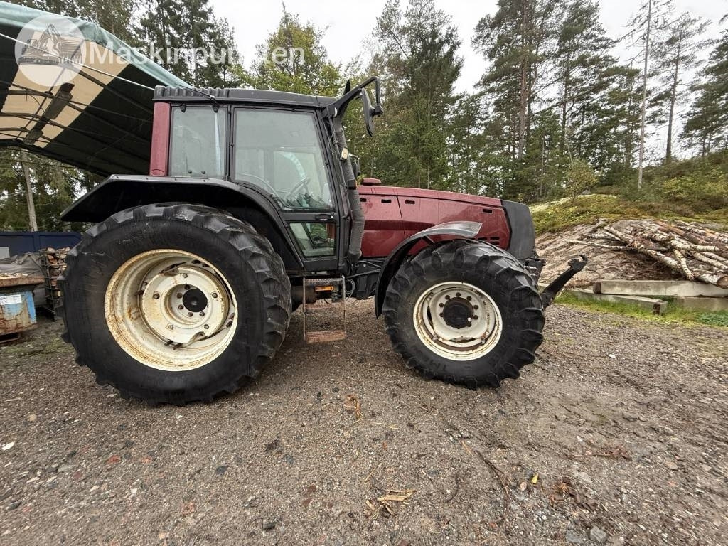 Valtra 8350 - Farm tractor: picture 4 Valtra 8350 - Farm tractor: picture 4