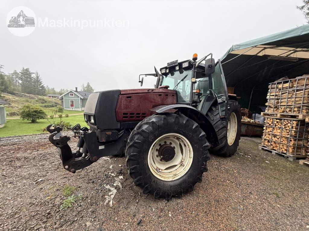 Valtra 8350 - Farm tractor: picture 1 Valtra 8350 - Farm tractor: picture 1