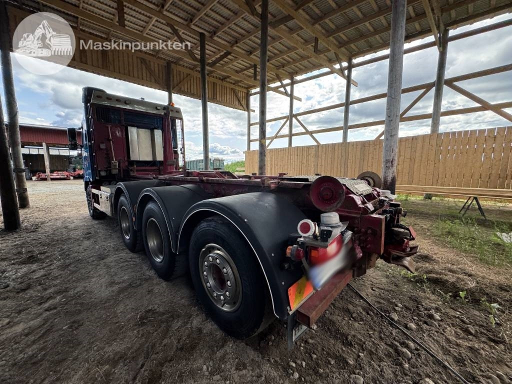 Volvo FH 16 550  - Hook lift truck: picture 2 Volvo FH 16 550  - Hook lift truck: picture 2