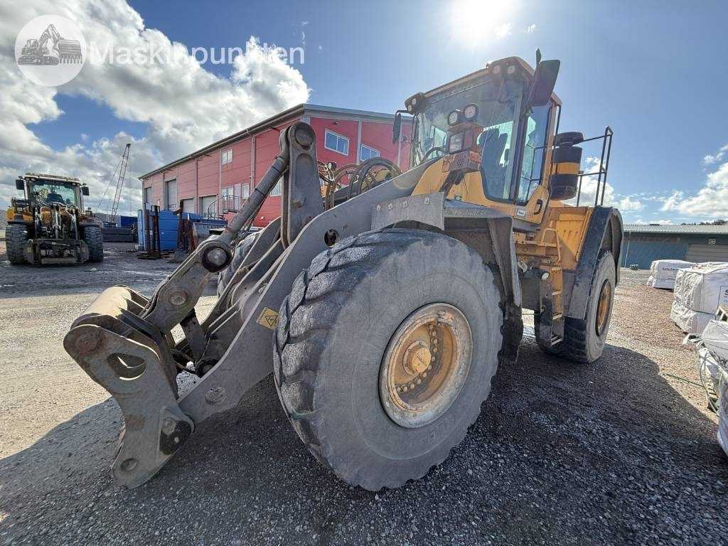 Volvo L 180 F - Wheel loader: picture 1 Volvo L 180 F - Wheel loader: picture 1