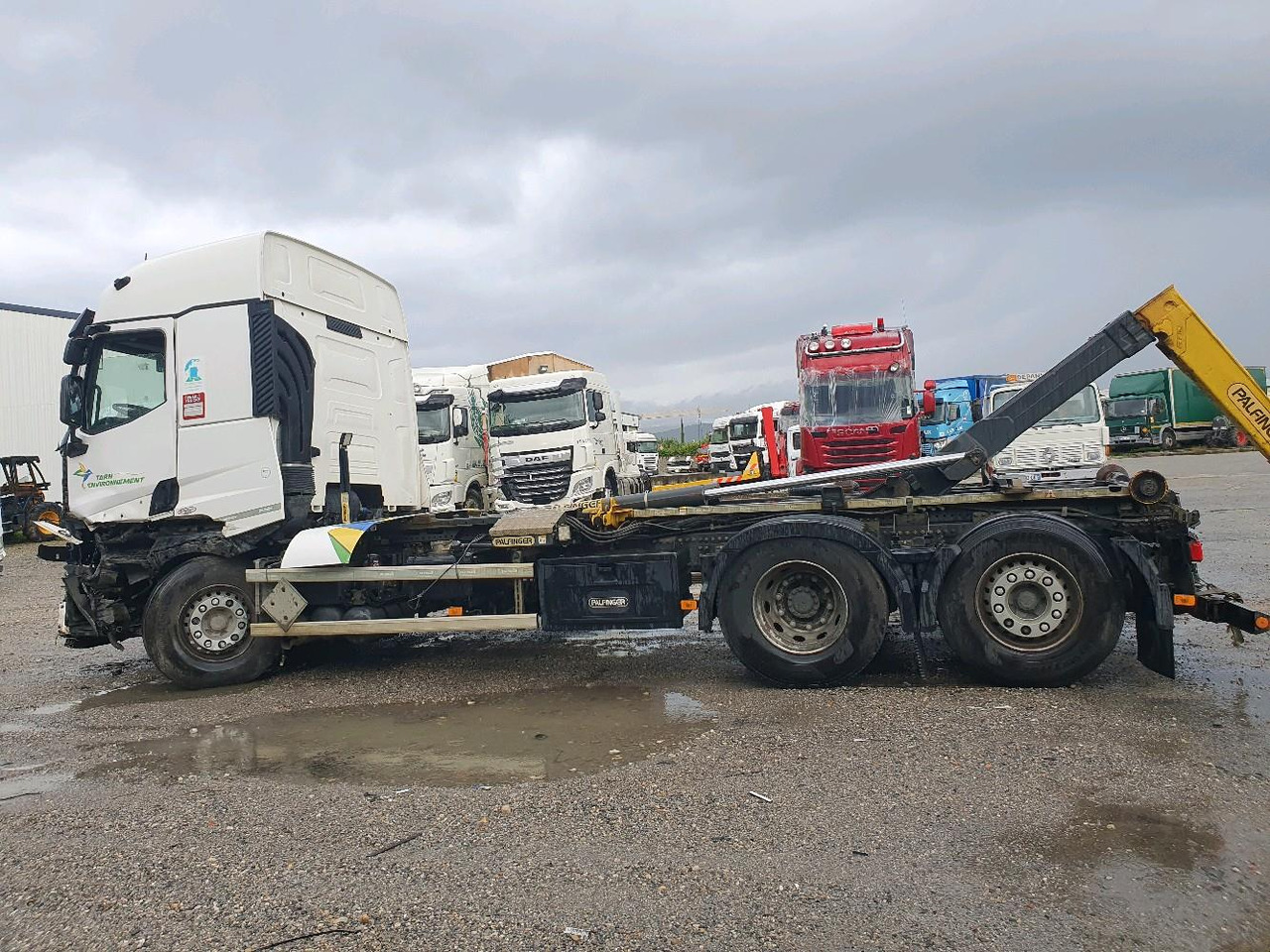 Interior photo 1: Hook lift truck RENAULT C 480 P6X2 AMPIROLL
