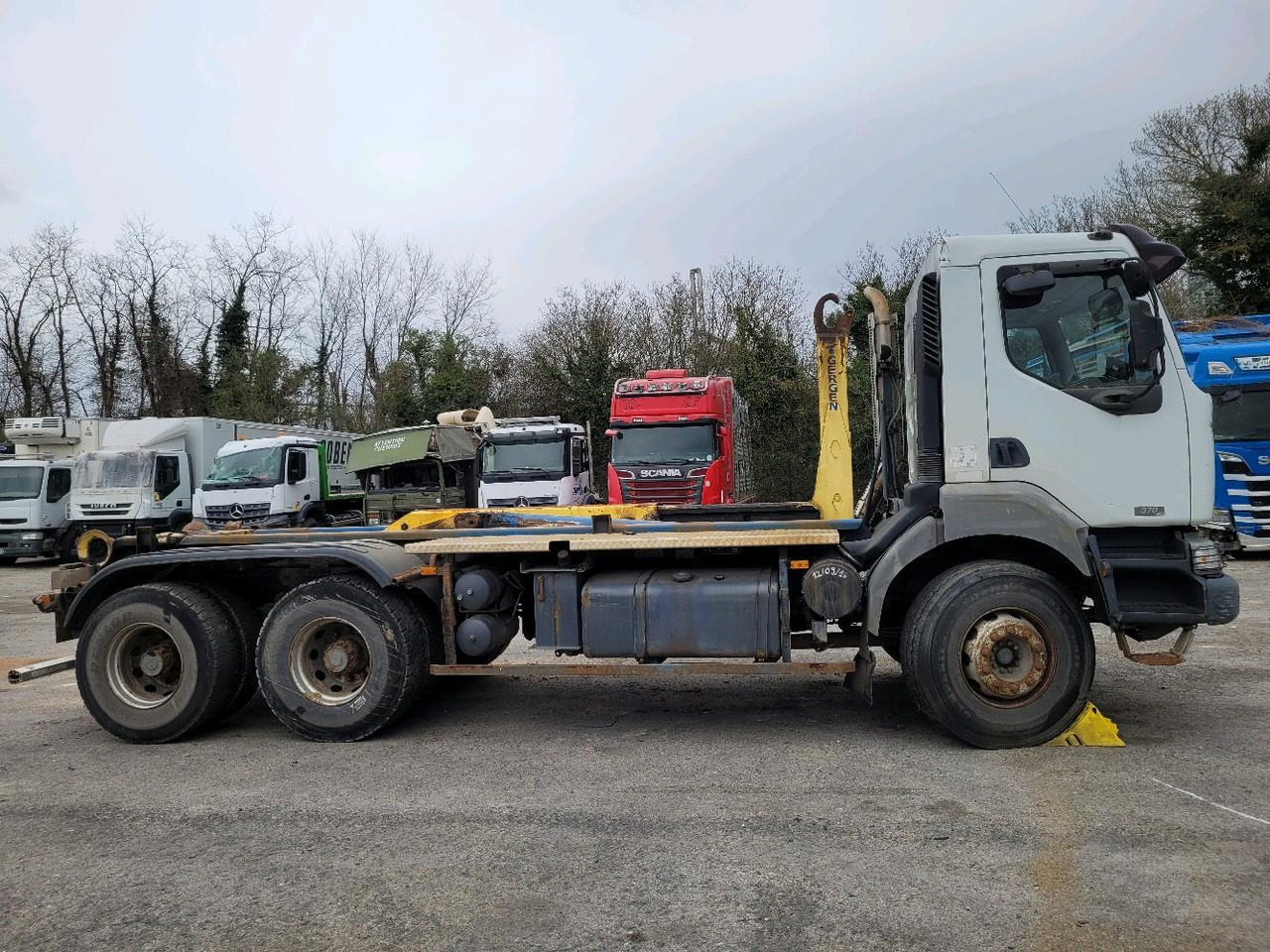 RENAULT KERAX 370 CDI 6X4 - Hook lift truck: picture 3 RENAULT KERAX 370 CDI 6X4 - Hook lift truck: picture 3
