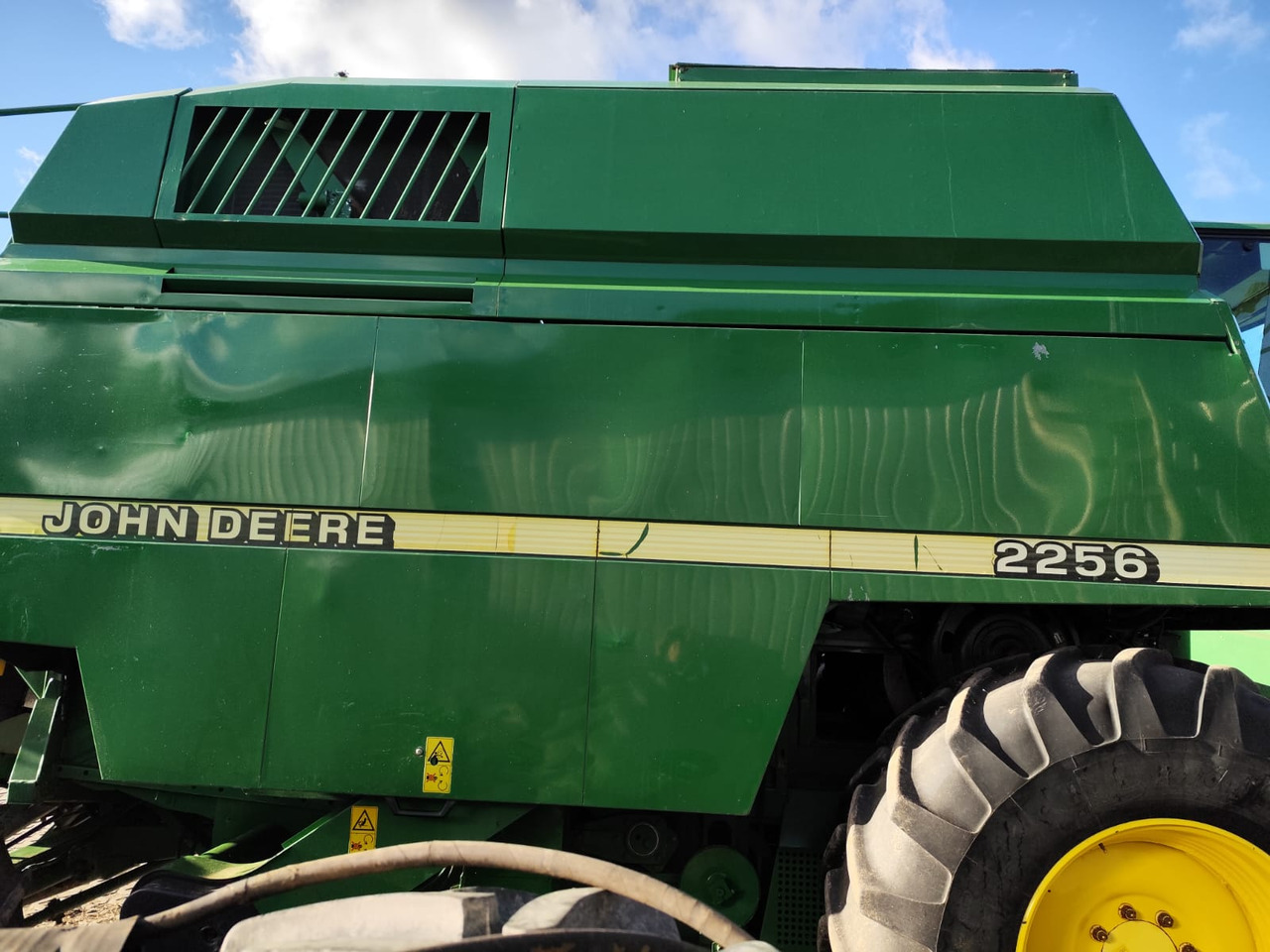 John Deere 2256 - Combine harvester: picture 2 John Deere 2256 - Combine harvester: picture 2