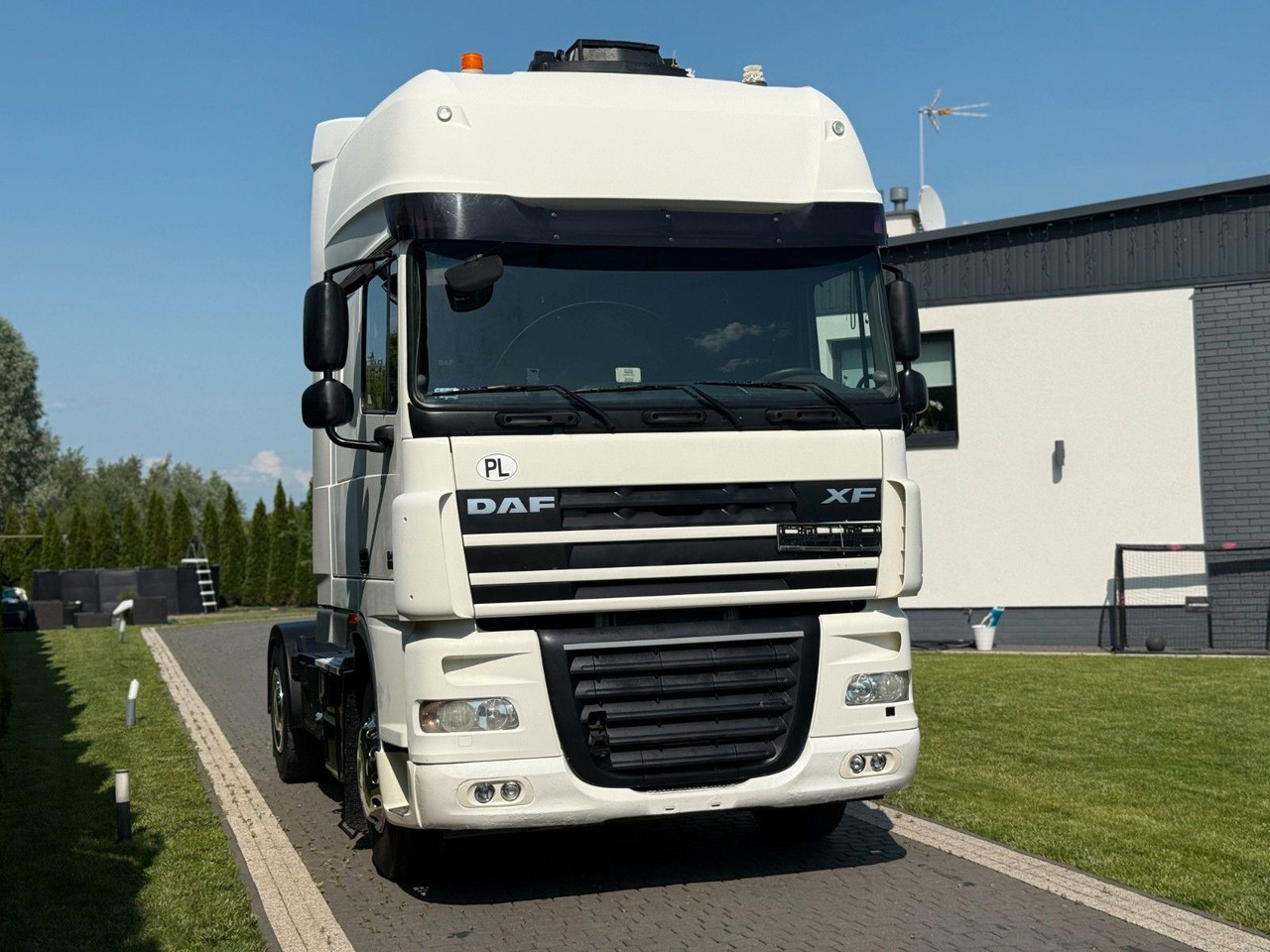 DAF XF 105 460 MANUAL PARK COOL - Tractor unit: picture 3 DAF XF 105 460 MANUAL PARK COOL - Tractor unit: picture 3