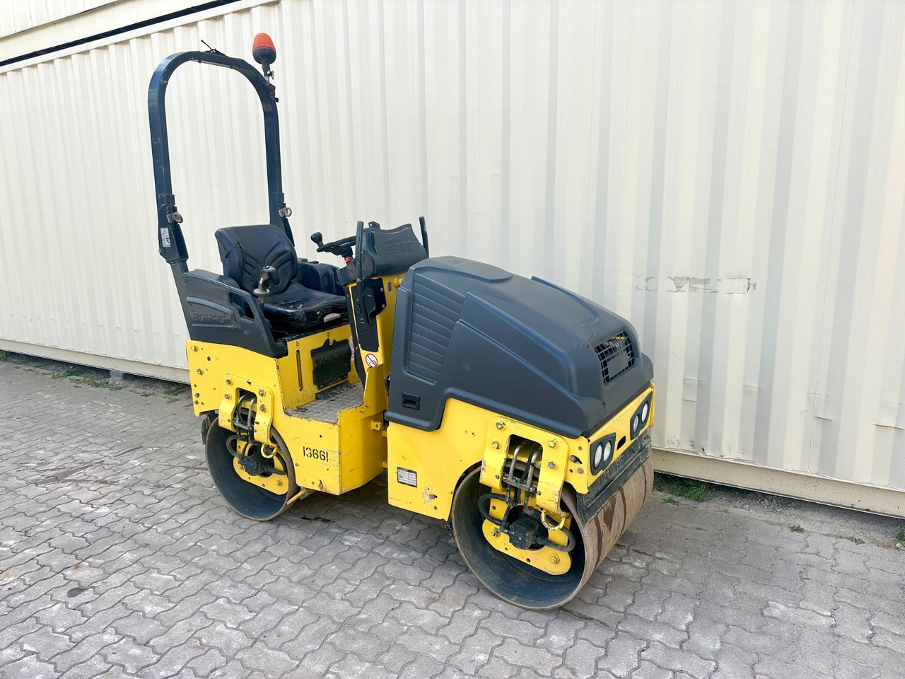 BOMAG BW80AD-5 / 2018 BJ / 999 H / 1.550 KG - Roller: picture 4 BOMAG BW80AD-5 / 2018 BJ / 999 H / 1.550 KG - Roller: picture 4