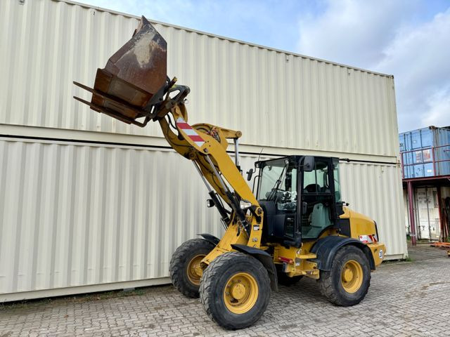 CAT 908H2 / Deutsche Maschine / Schaufel + Gabel - Wheel loader: picture 2 CAT 908H2 / Deutsche Maschine / Schaufel + Gabel - Wheel loader: picture 2