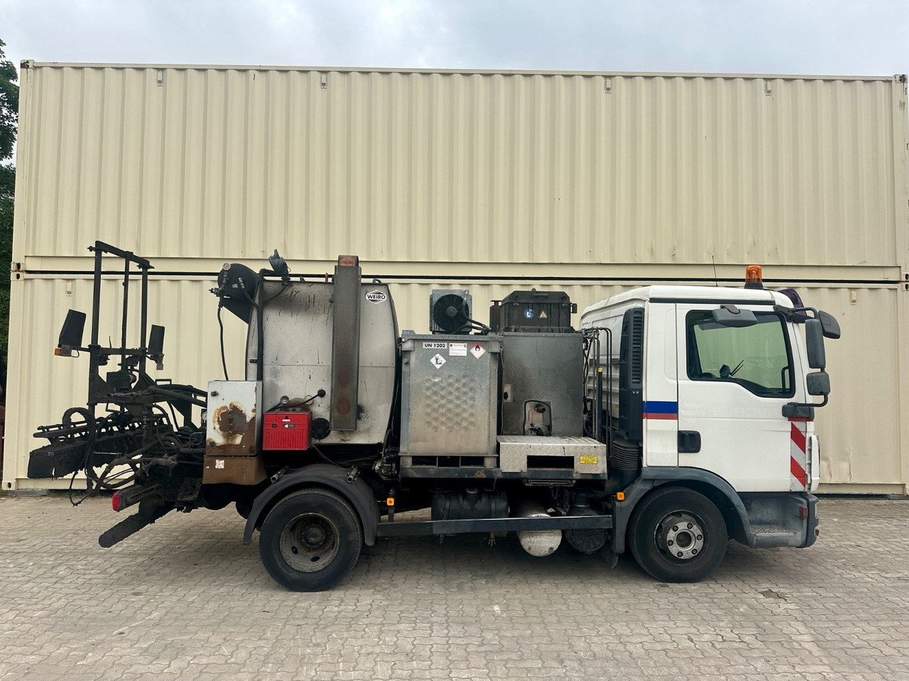 MAN TGL 10.240 / Weiro Bitumenspritze / 1. Hand - Asphalt distributor: picture 4 MAN TGL 10.240 / Weiro Bitumenspritze / 1. Hand - Asphalt distributor: picture 4