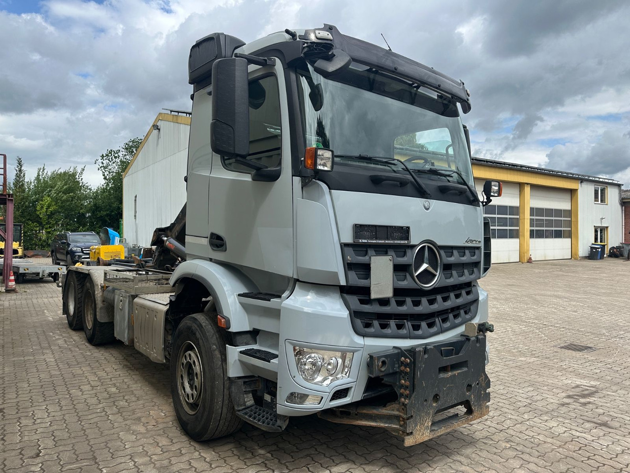 Mercedes-Benz Arocs 2643/Hiab M. /1. Hd /R.St. 3.90m/265.773KM - Hook lift truck: picture 4 Mercedes-Benz Arocs 2643/Hiab M. /1. Hd /R.St. 3.90m/265.773KM - Hook lift truck: picture 4