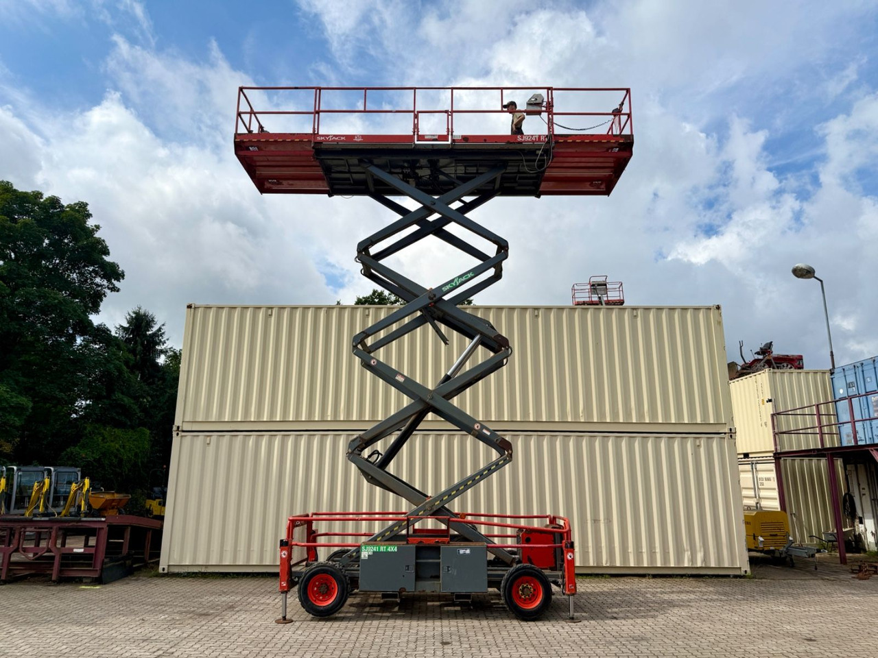 Skyjack SJ9241 4x4 Diesel / 14.5 Meter / 2015 BJ - Truck mounted aerial platform: picture 2 Skyjack SJ9241 4x4 Diesel / 14.5 Meter / 2015 BJ - Truck mounted aerial platform: picture 2