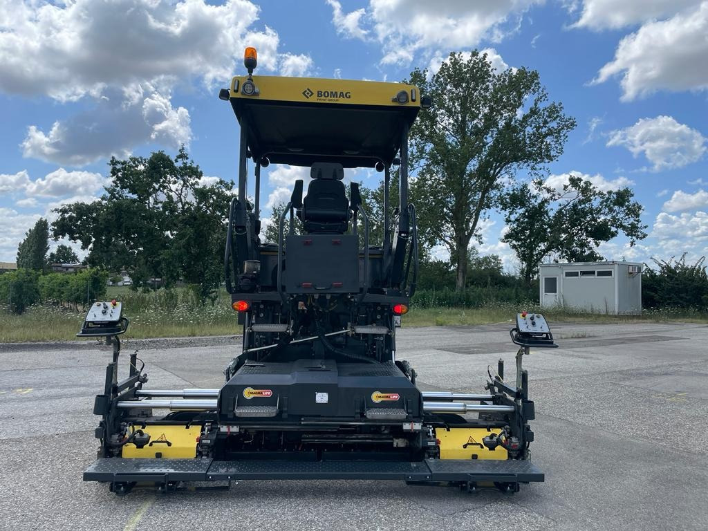 BOMAG IT BF 300 P-2 S340-2 TV Stage IIIb/Tier 4f - Asphalt paver: picture 5 BOMAG IT BF 300 P-2 S340-2 TV Stage IIIb/Tier 4f - Asphalt paver: picture 5