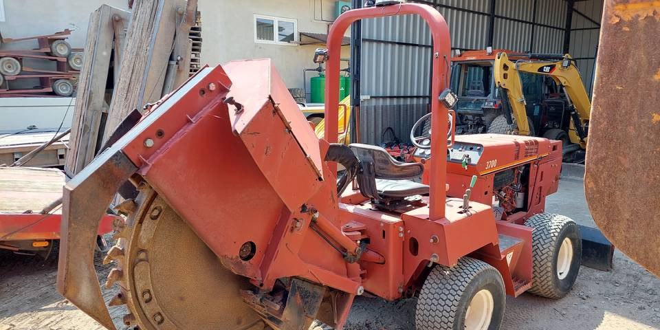 Koparka tarczowa Ditch Witch 3700DD łańcuchowa - Trencher: picture 5 Koparka tarczowa Ditch Witch 3700DD łańcuchowa - Trencher: picture 5