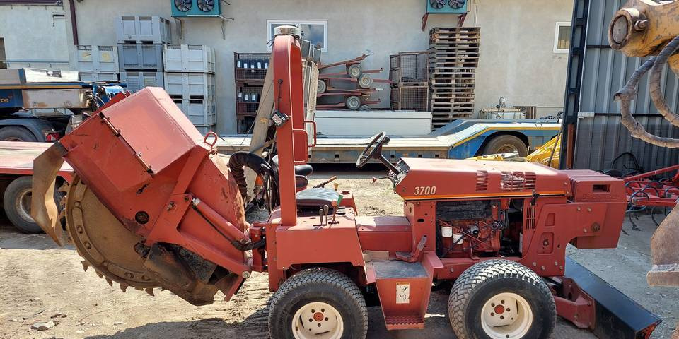 Koparka tarczowa Ditch Witch 3700DD łańcuchowa - Trencher: picture 4 Koparka tarczowa Ditch Witch 3700DD łańcuchowa - Trencher: picture 4