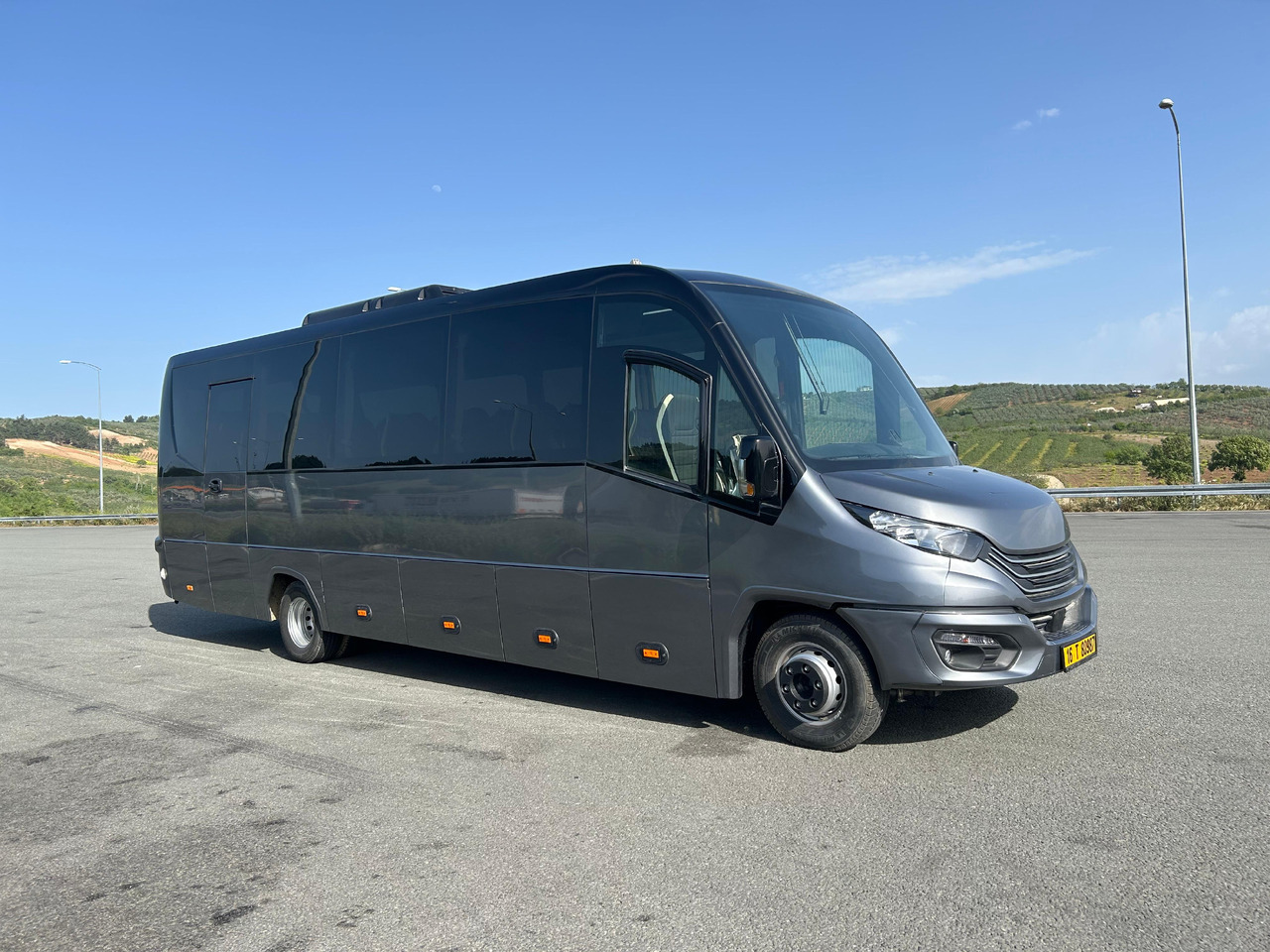 IVECO DAILY - RIGHT HAND DRIVE TOURISTIC VEHICLE - Coach: picture 2 IVECO DAILY - RIGHT HAND DRIVE TOURISTIC VEHICLE - Coach: picture 2
