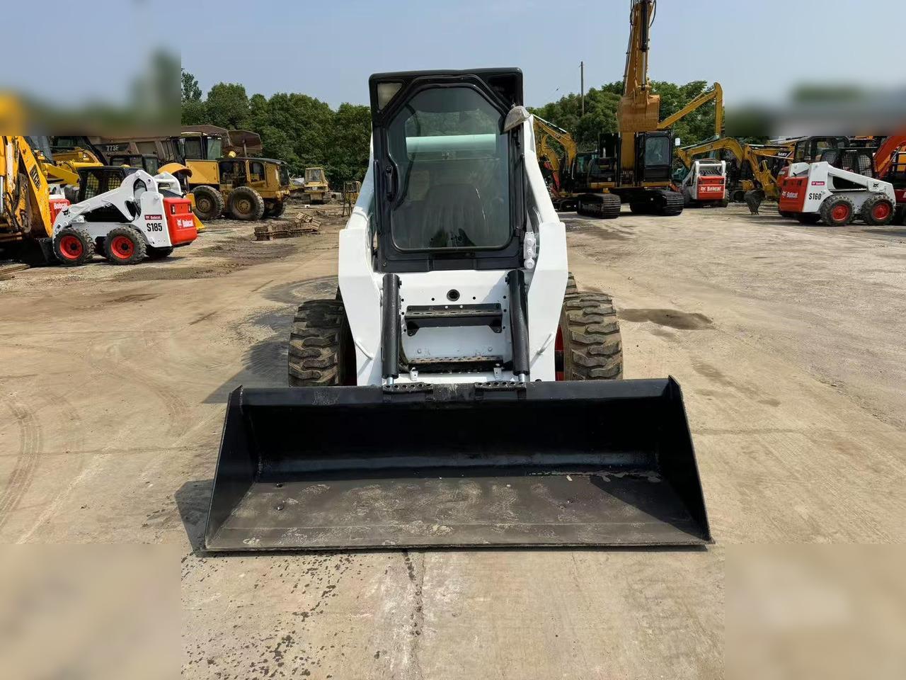 BOBCAT S300 - Skid steer loader: picture 2 BOBCAT S300 - Skid steer loader: picture 2