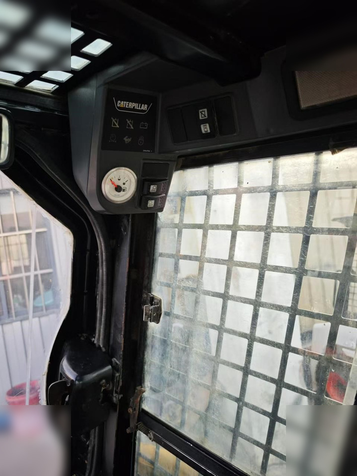 Skid steer loader CATERPILLAR 226B: picture 7