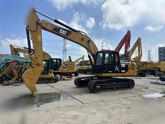 CATERPILLAR 320D - Crawler excavator: picture 2 CATERPILLAR 320D - Crawler excavator: picture 2