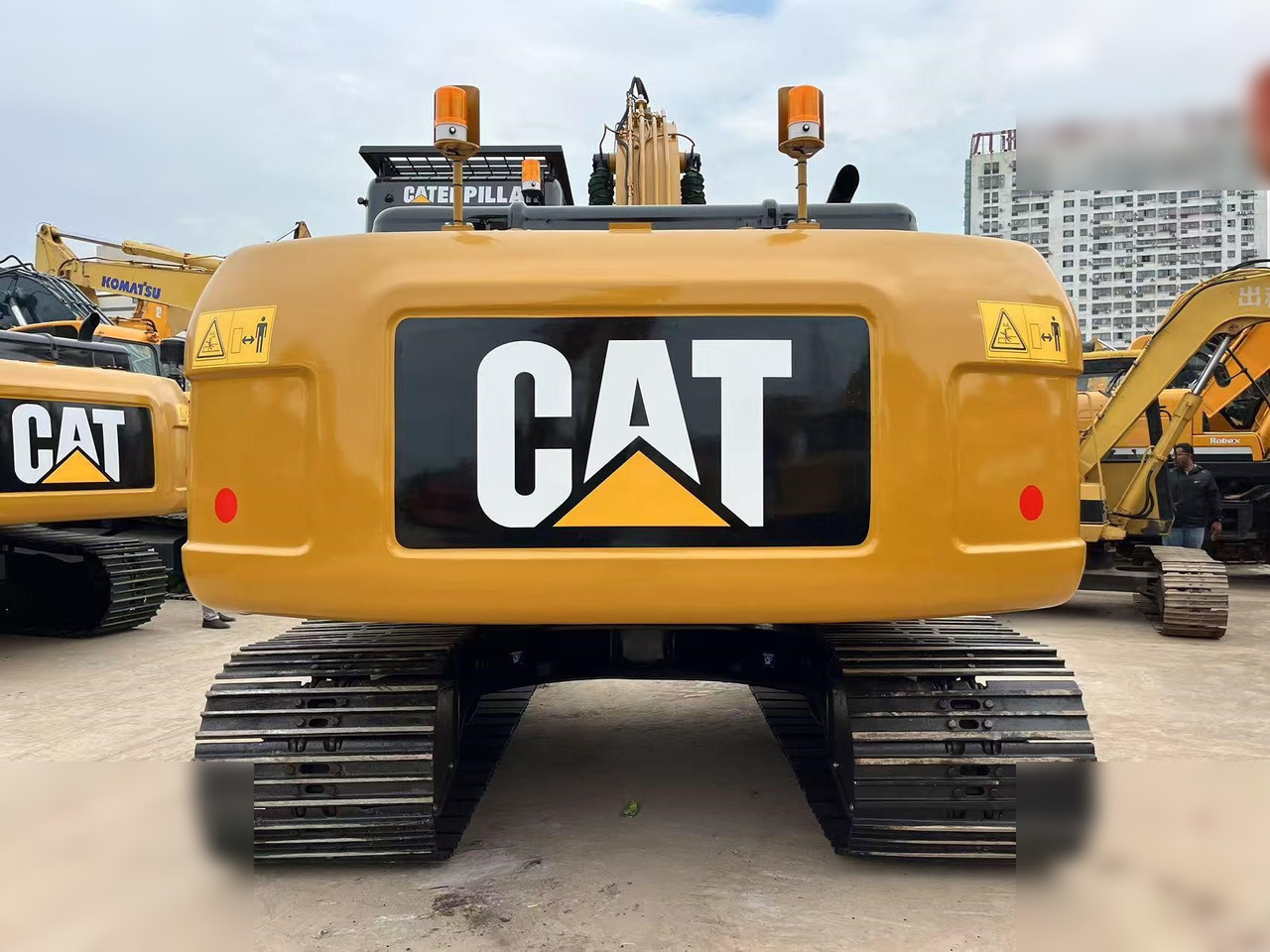CATERPILLAR 320D2L - Crawler excavator: picture 3 CATERPILLAR 320D2L - Crawler excavator: picture 3