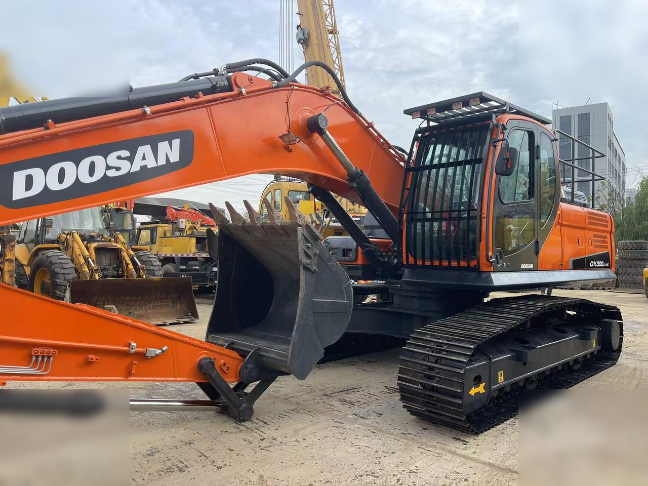 DOOSAN DX300 LCA - Crawler excavator: picture 2 DOOSAN DX300 LCA - Crawler excavator: picture 2