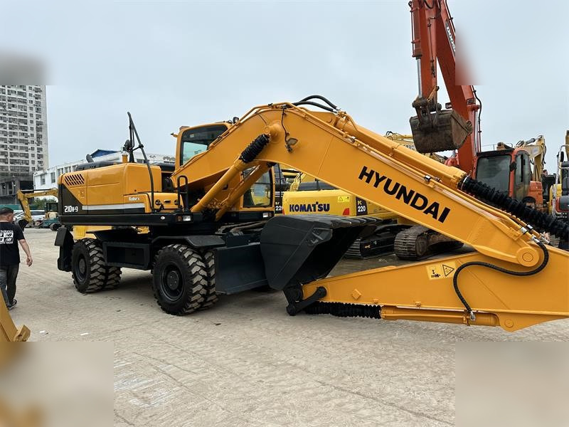 HYUNDAI ROBEX 210W-9 - Wheel excavator: picture 4 HYUNDAI ROBEX 210W-9 - Wheel excavator: picture 4