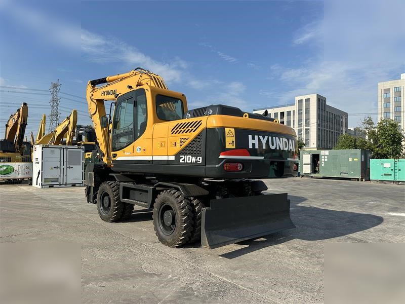 HYUNDAI ROBEX 210W-9 - Wheel excavator: picture 3 HYUNDAI ROBEX 210W-9 - Wheel excavator: picture 3