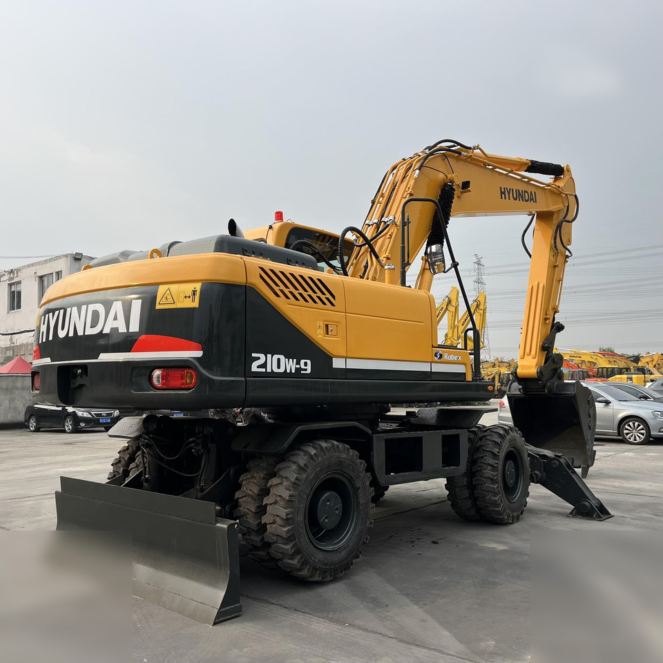 HYUNDAI ROBEX 210W-9 - Wheel excavator: picture 3 HYUNDAI ROBEX 210W-9 - Wheel excavator: picture 3