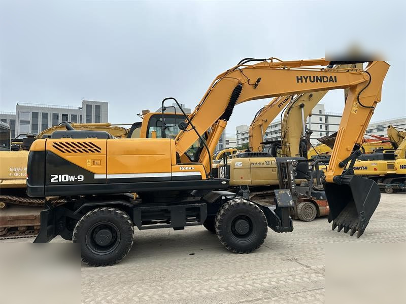 HYUNDAI ROBEX 210W-9 - Wheel excavator: picture 1 HYUNDAI ROBEX 210W-9 - Wheel excavator: picture 1