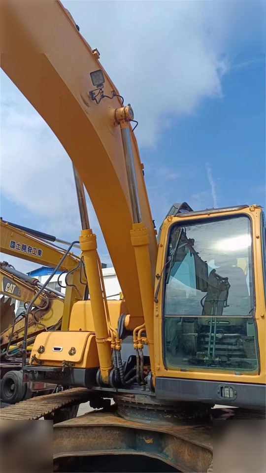 HYUNDAI ROBEX 220 LC-9S - Crawler excavator: picture 5 HYUNDAI ROBEX 220 LC-9S - Crawler excavator: picture 5
