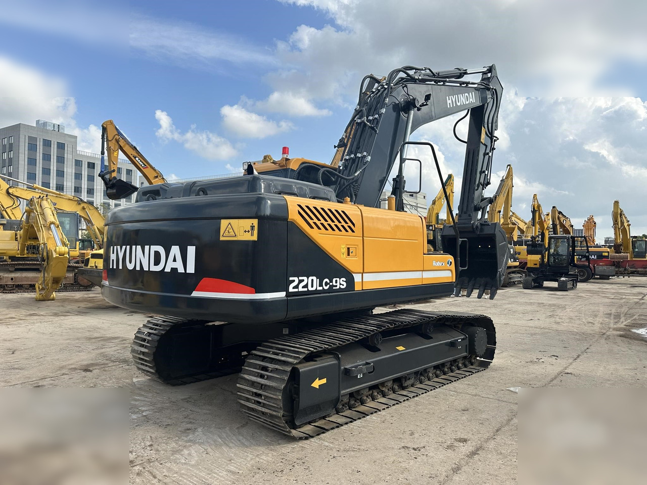 HYUNDAI ROBEX 220 LC-9S - Crawler excavator: picture 1 HYUNDAI ROBEX 220 LC-9S - Crawler excavator: picture 1