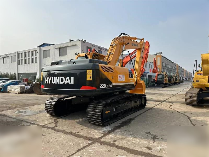 HYUNDAI ROBEX 220 LC-9S - Crawler excavator: picture 3 HYUNDAI ROBEX 220 LC-9S - Crawler excavator: picture 3