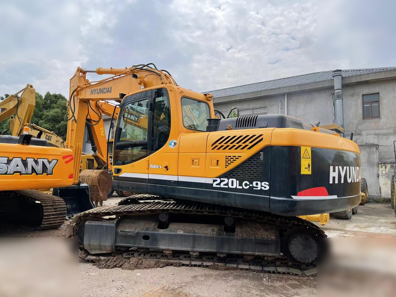 HYUNDAI ROBEX 220 LC-9S - Crawler excavator: picture 1 HYUNDAI ROBEX 220 LC-9S - Crawler excavator: picture 1