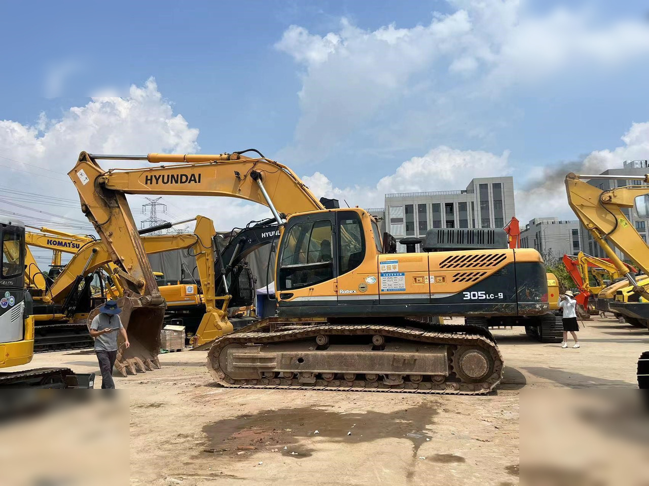 HYUNDAI ROBEX 305 LC-9T - Crawler excavator: picture 1 HYUNDAI ROBEX 305 LC-9T - Crawler excavator: picture 1