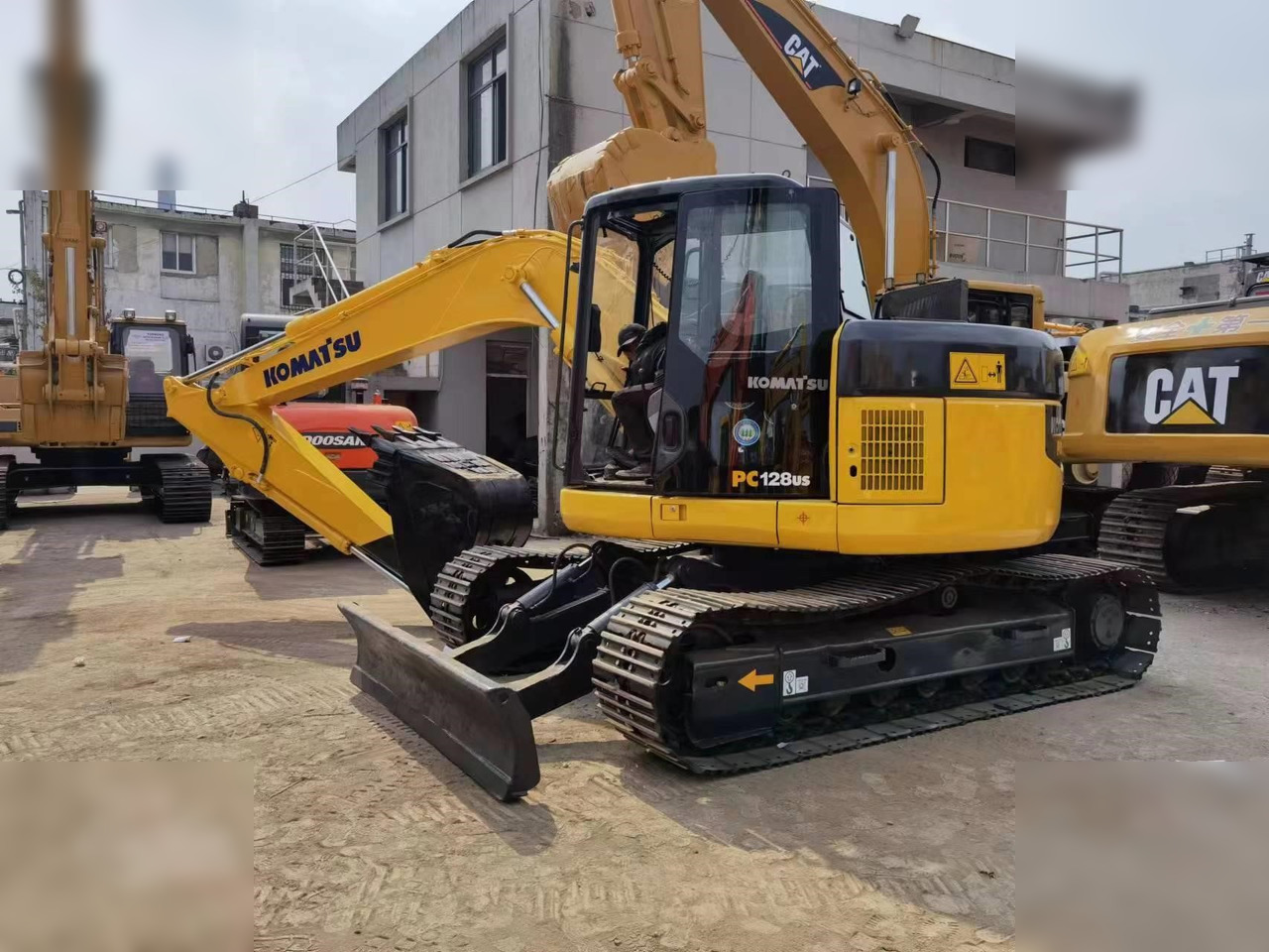 KOMATSU PC128US-1 - Crawler excavator: picture 3 KOMATSU PC128US-1 - Crawler excavator: picture 3