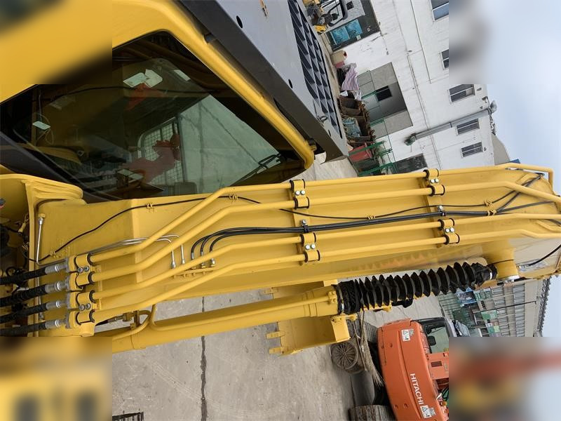 KOMATSU PC200-8 - Crawler excavator: picture 4 KOMATSU PC200-8 - Crawler excavator: picture 4