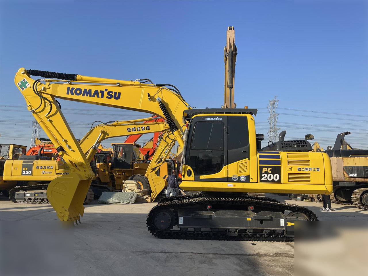KOMATSU PC200-8 - Crawler excavator: picture 1 KOMATSU PC200-8 - Crawler excavator: picture 1